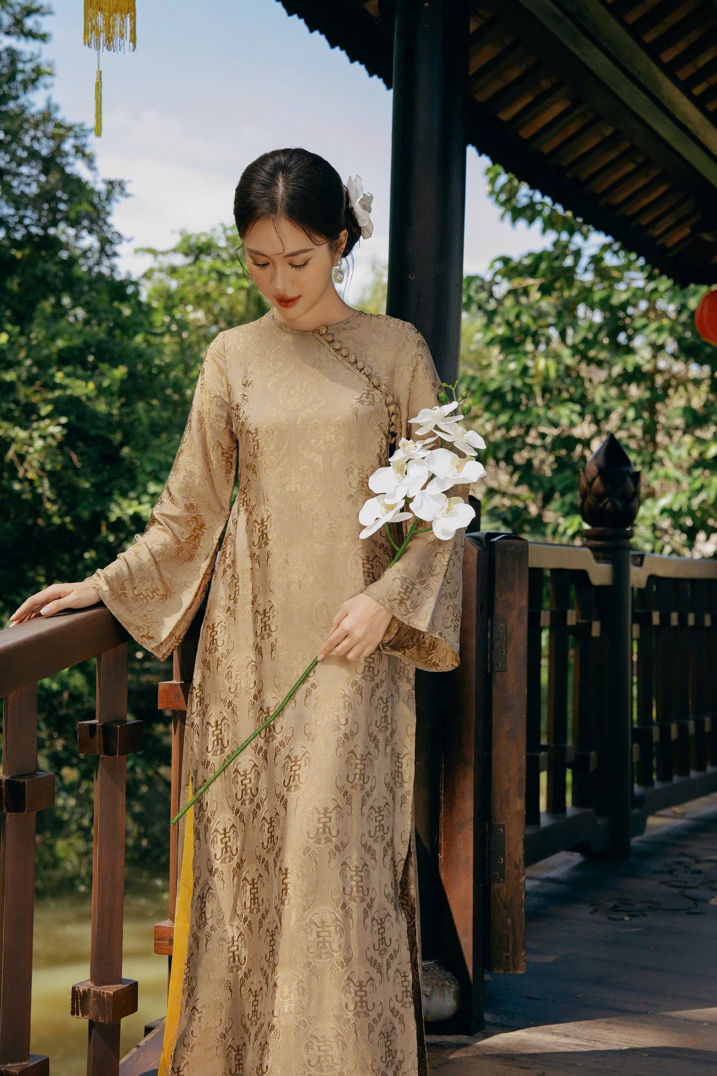 HD169 Áo only no pants - Áo dài dáng suông 2 tà lụa nha xá thọ dơi màu nâu đồng cúc bọc