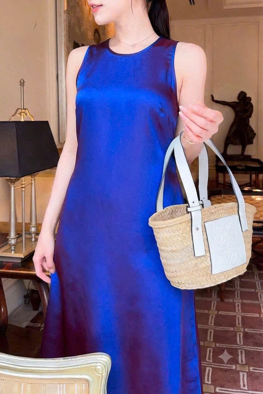 V28 - Đầm sát nách dáng dài lụa double silk