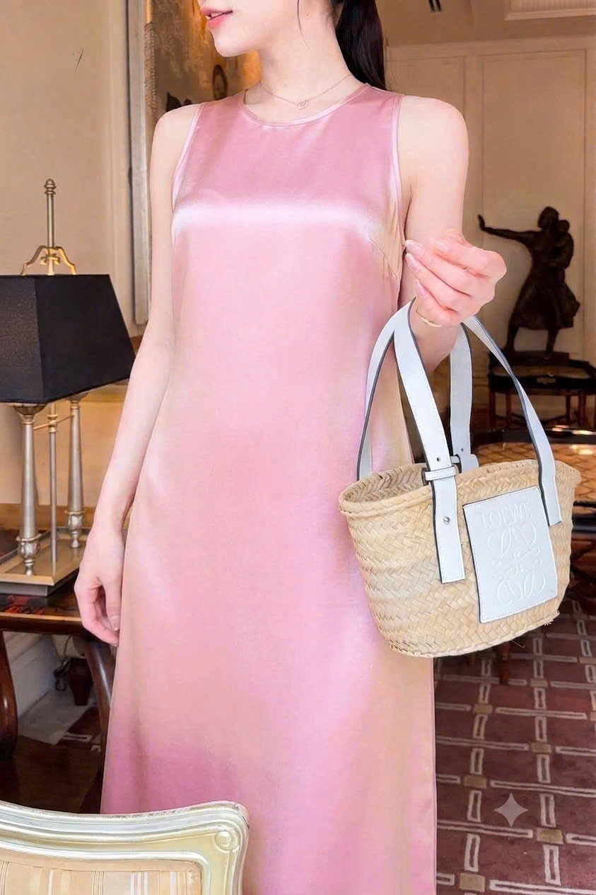 V31 - Đầm sát nách dáng dài lụa double silk màu hồng
