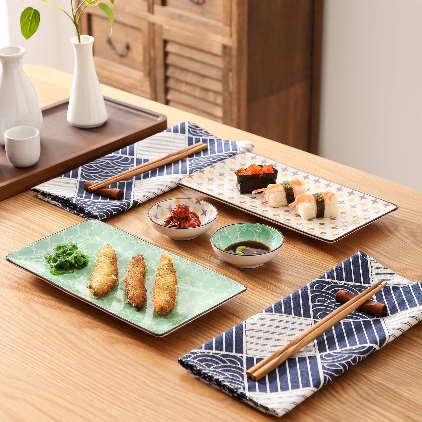 Pre-Order Set Ăn Sushi Sứ Cao Cấp 2 Đĩa Sushi, 2 Đĩa Nhúng, 2 Đôi Đũa Tre - Cocolilistore
