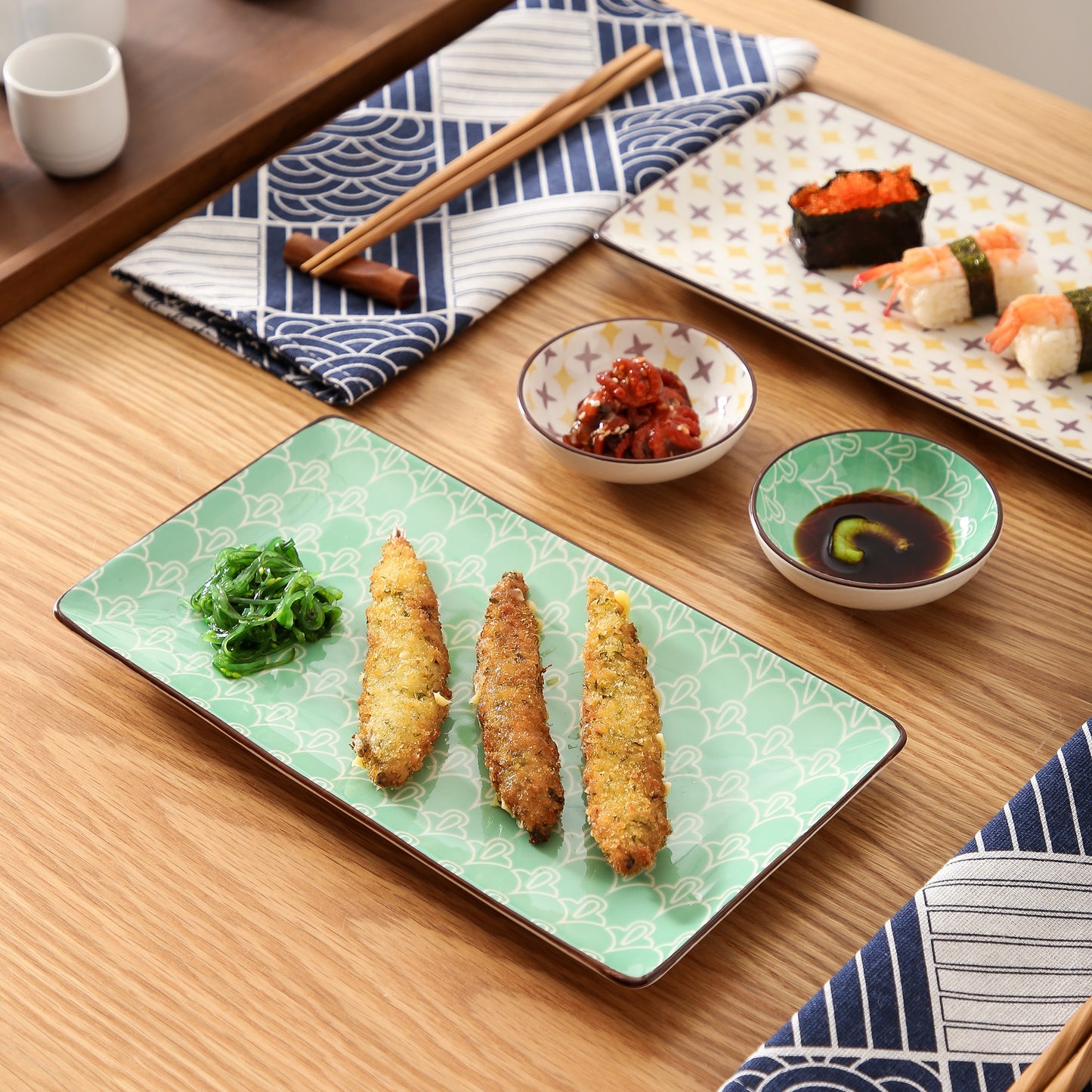 Pre-Order Set Ăn Sushi Sứ Cao Cấp 2 Đĩa Sushi, 2 Đĩa Nhúng, 2 Đôi Đũa Tre - Cocolilistore