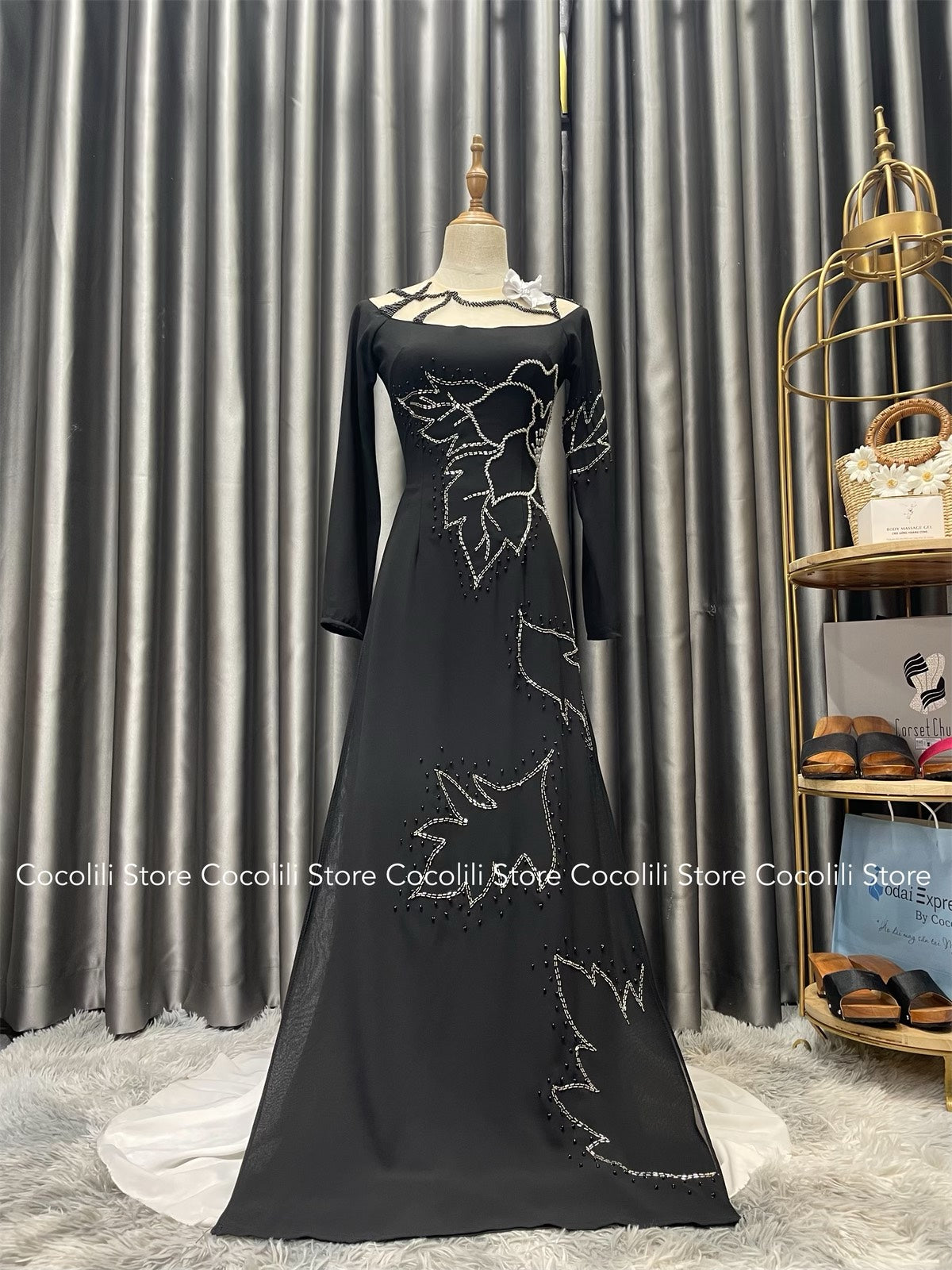 S08 shipnhanh Áo dài thiết kế chiffon 4 tà cover Hoà Vi màu đen đính kết 1950 - Cocolilistore