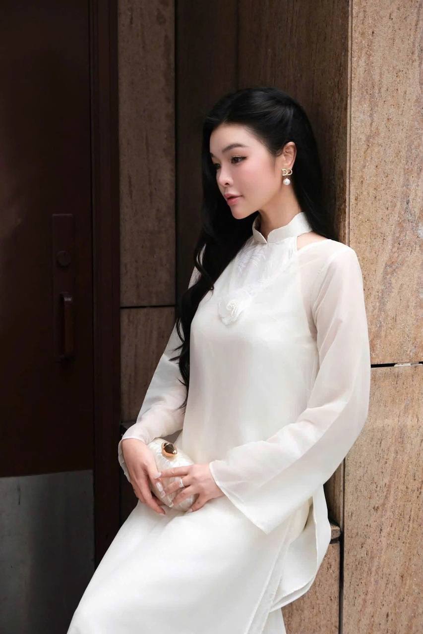 K84 Áo only no pants - Áo dài cổ yếm kèm choàng tơ màu trắng