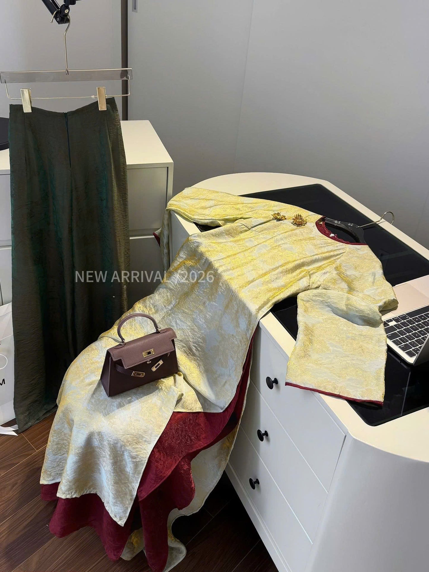 M360 2410 Áo + quần tằm - Áo dài dáng suông 4 tà lụa ánh kim tencel