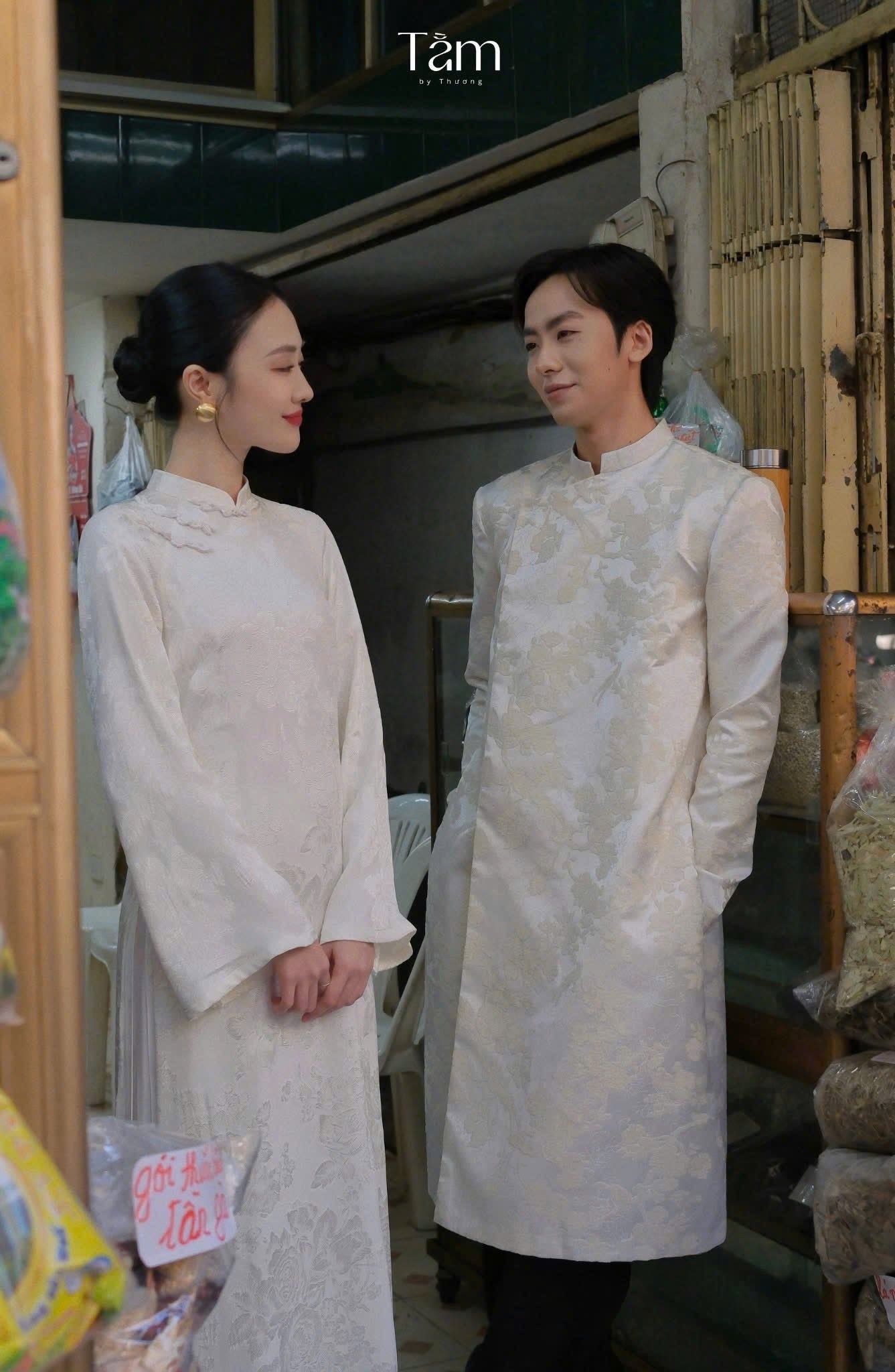 K352 6387 Áo only no pants - Áo dài dáng suông 4 tà tơ hoa trắng cao cấp