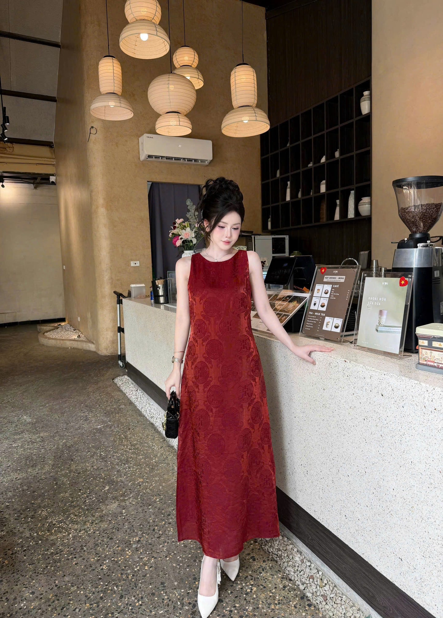 V39 - Đầm sát nách lụa tằm ánh kim tencel
