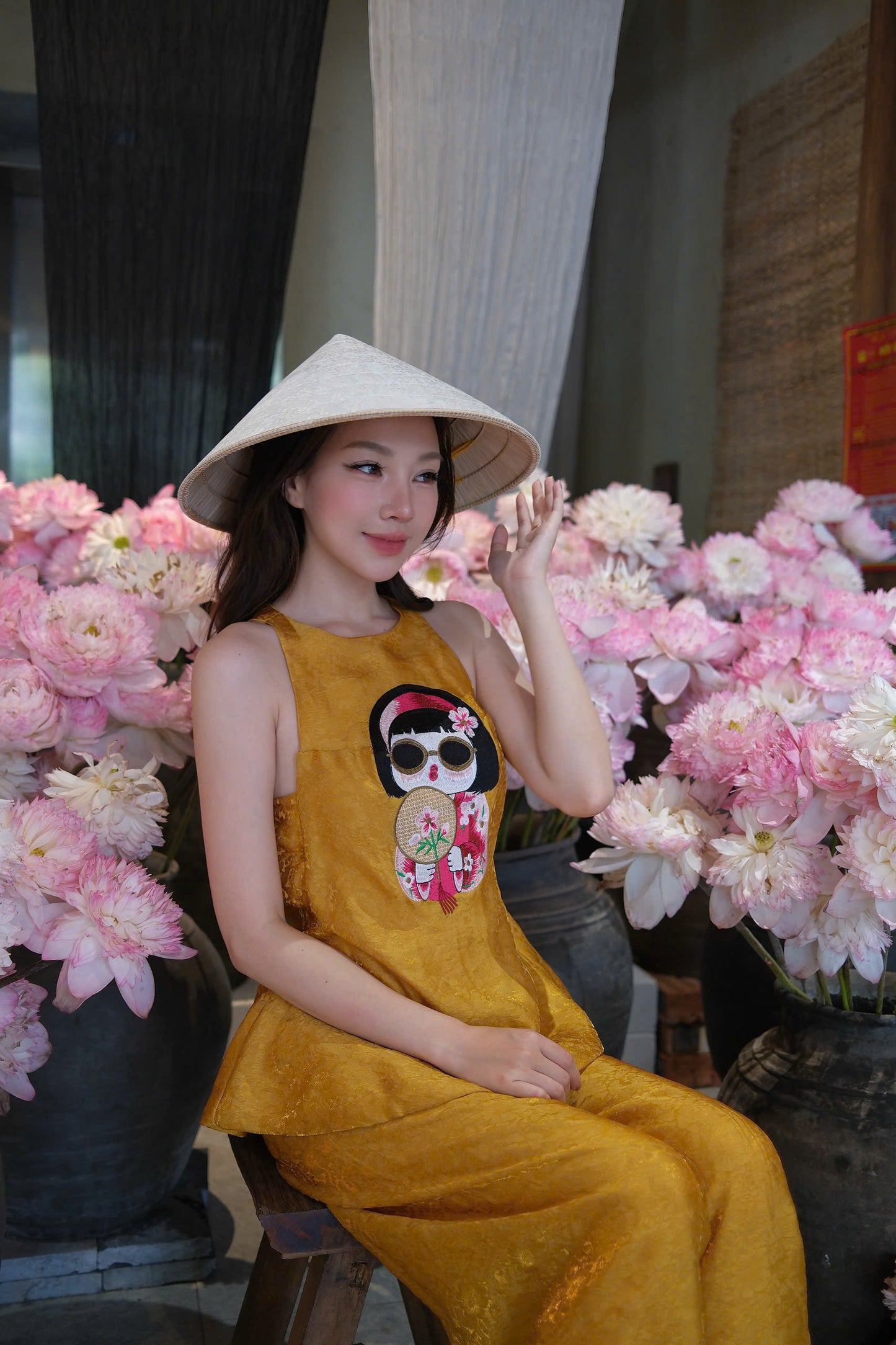 Y55 - Set đồ bộ cổ yếm thêu cô gái
