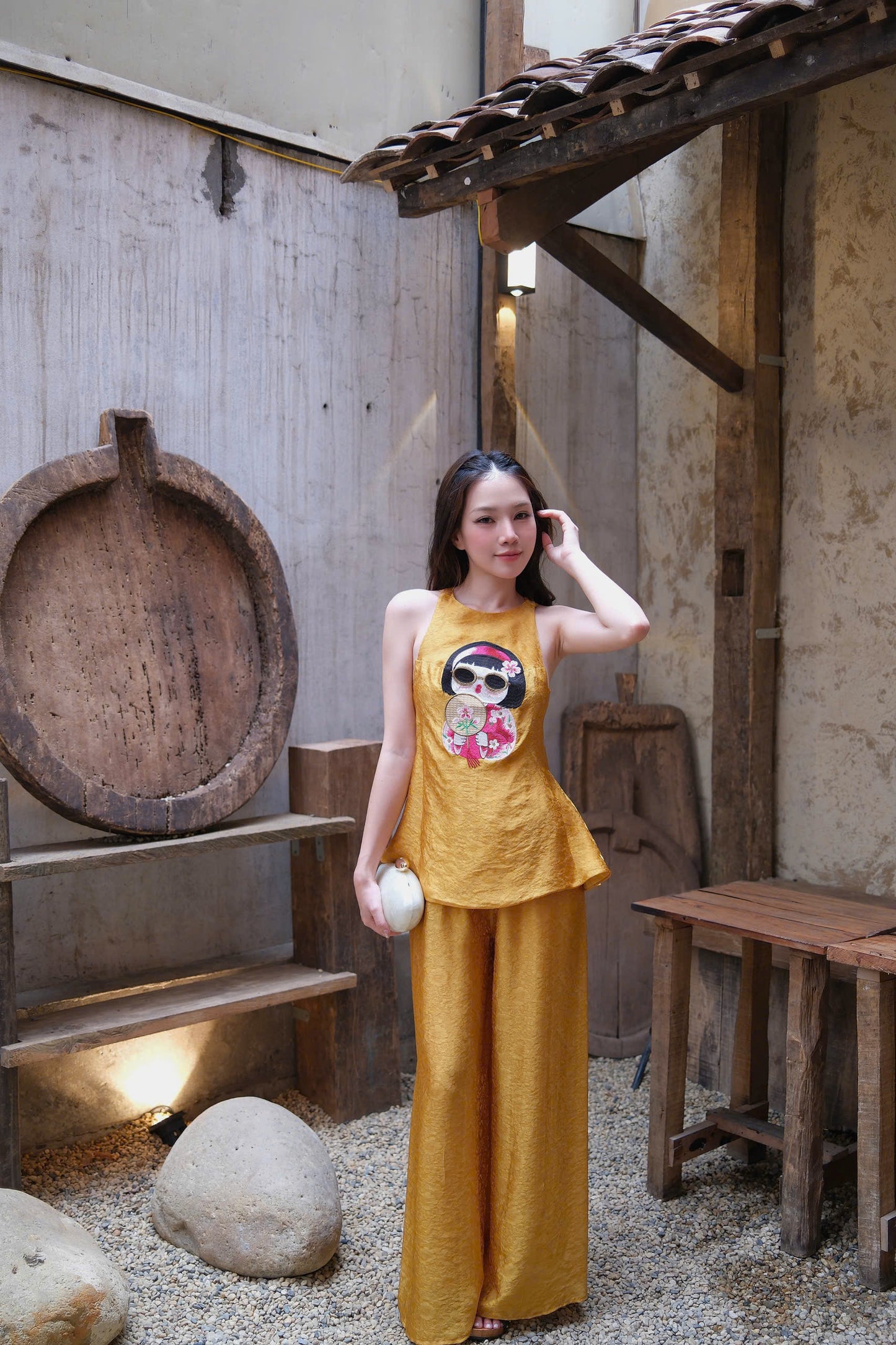 Y55 - Set đồ bộ cổ yếm thêu cô gái