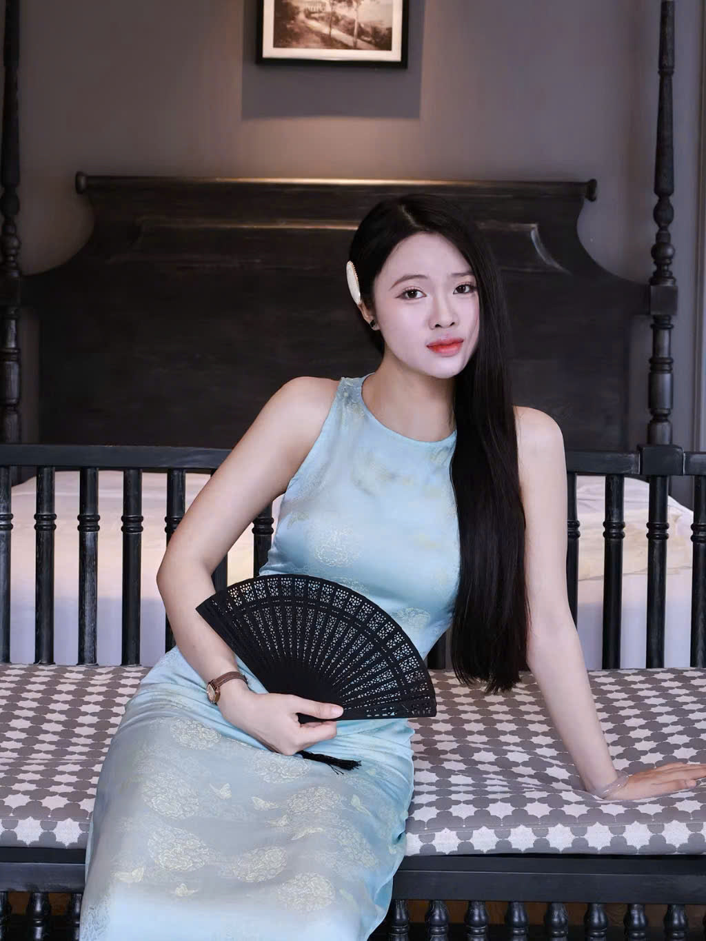 H946 - Đầm sát nách lụa tằm thọ màu xanh blue