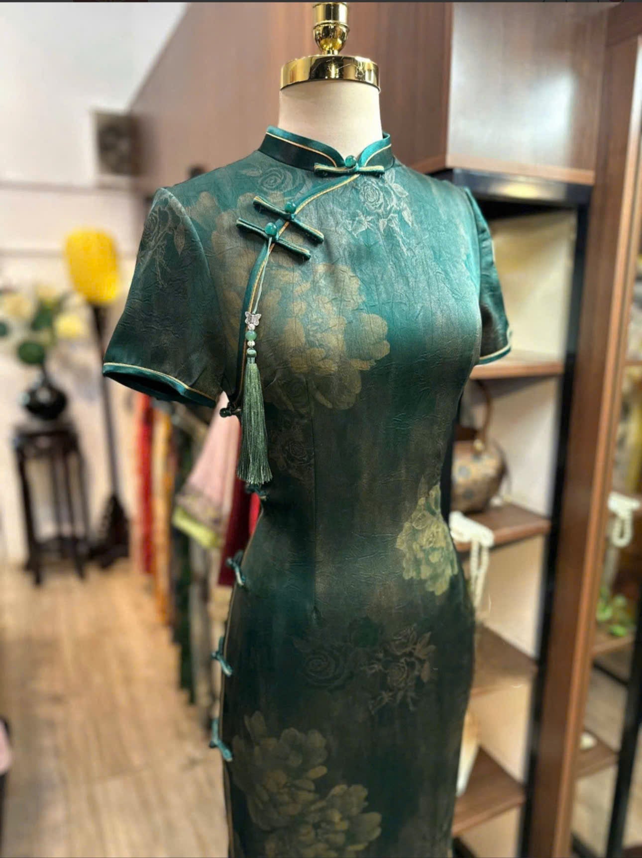 CS16 - Sườn xám lụa dài Linh Anh