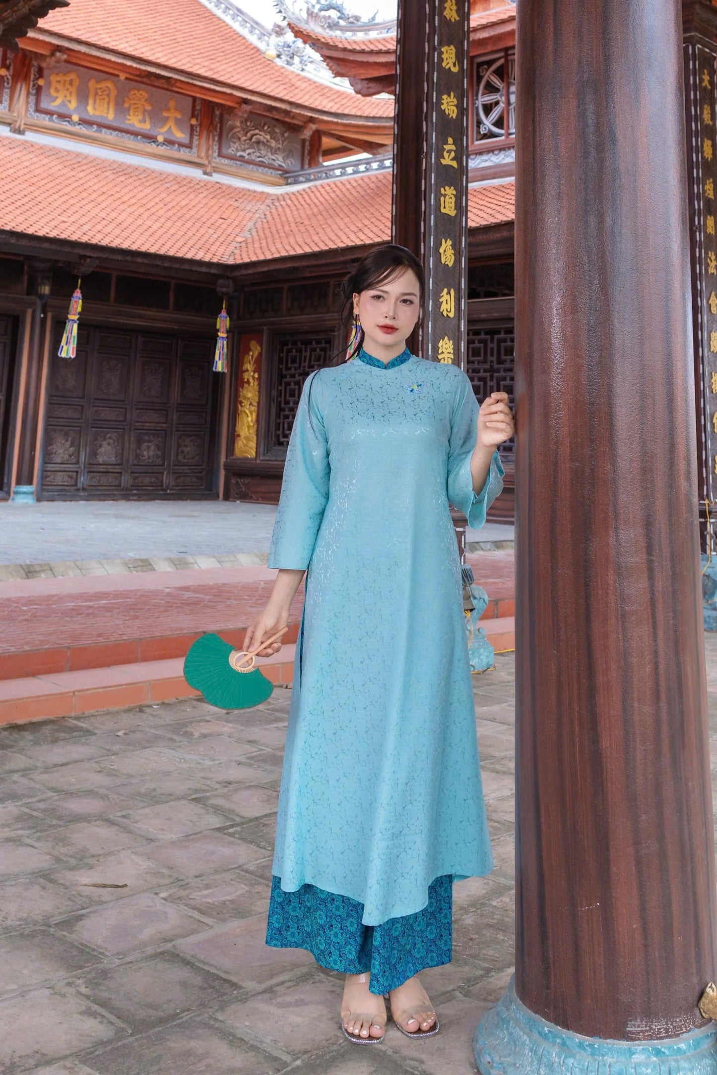 K11 4981 Áo only no pants - Áo dài cách tân dáng suông lụa gấm hoa cúc đính kết