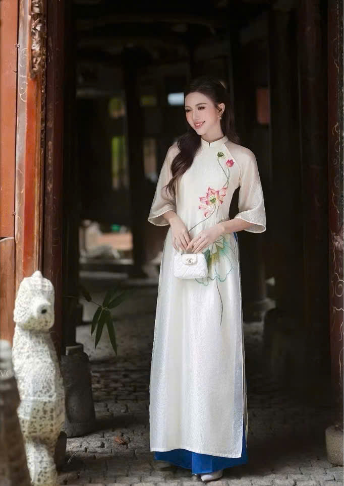 K29 Áo only no pants - Áo dài dáng truyền thống chiết li eo tơ thêu sen