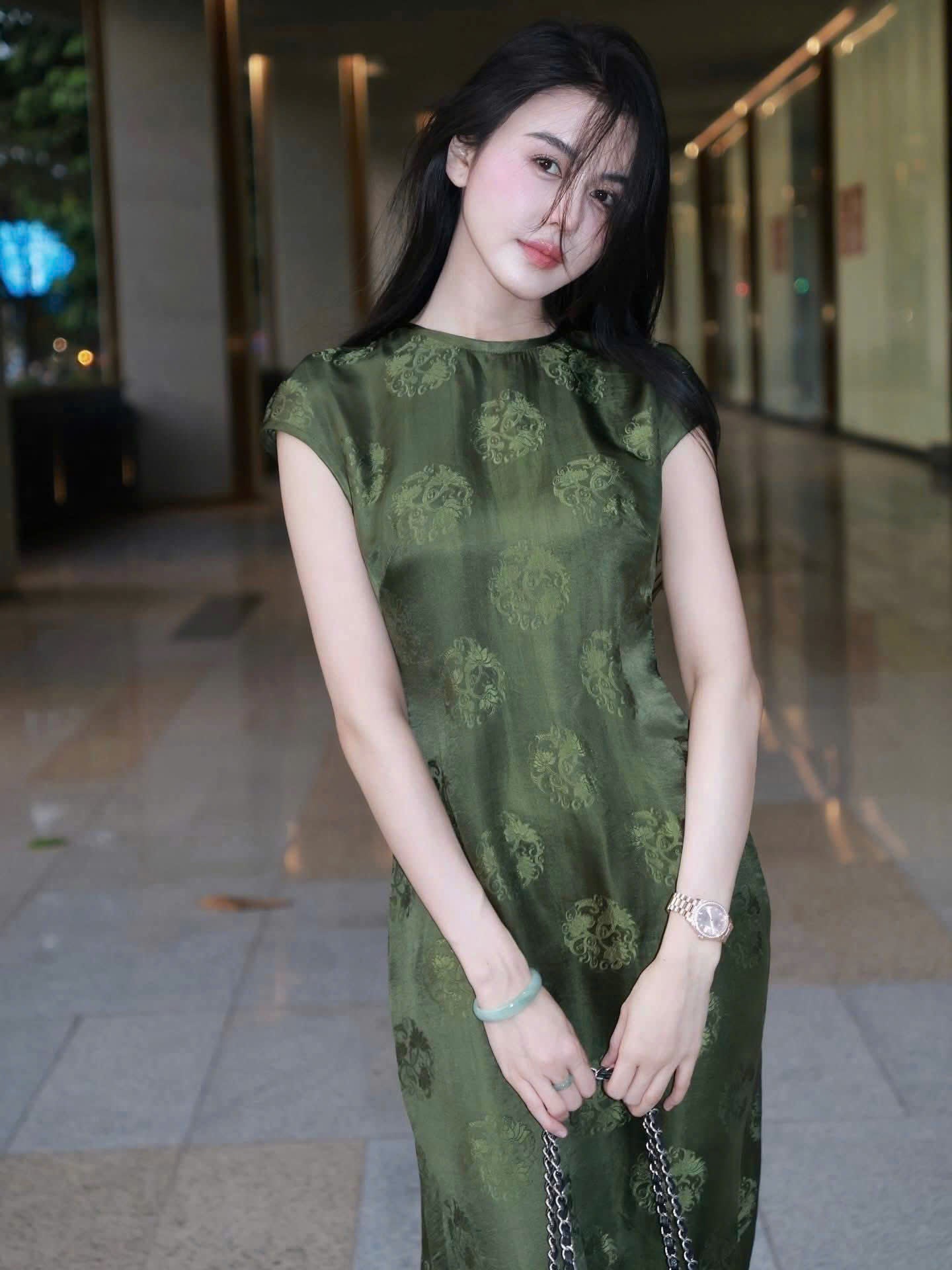 V52 5129 - Đầm dài, tay ngắn lụa nha xá
