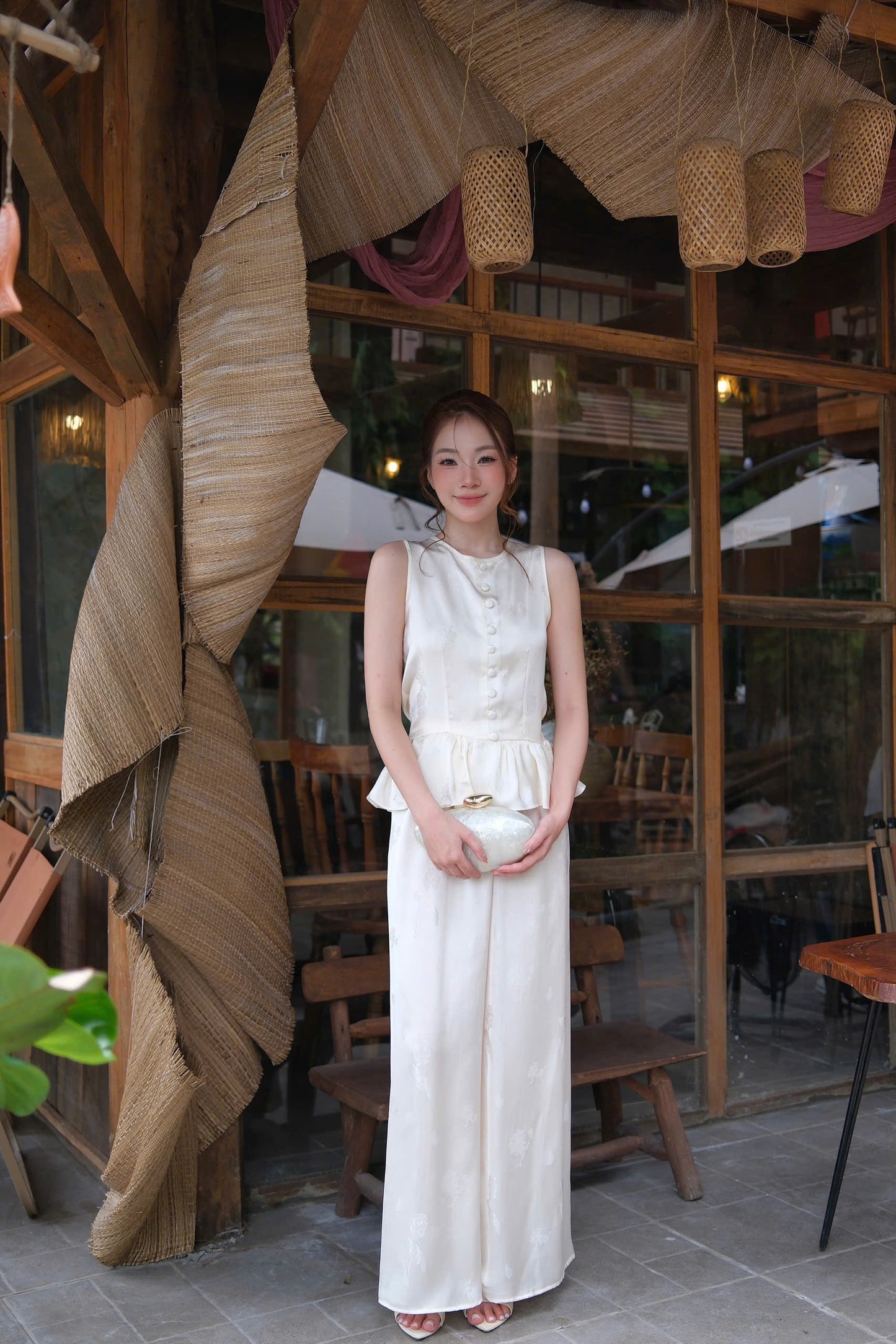 BB307 - Set đồ bộ sát nách lụa tằm cúc màu trắng