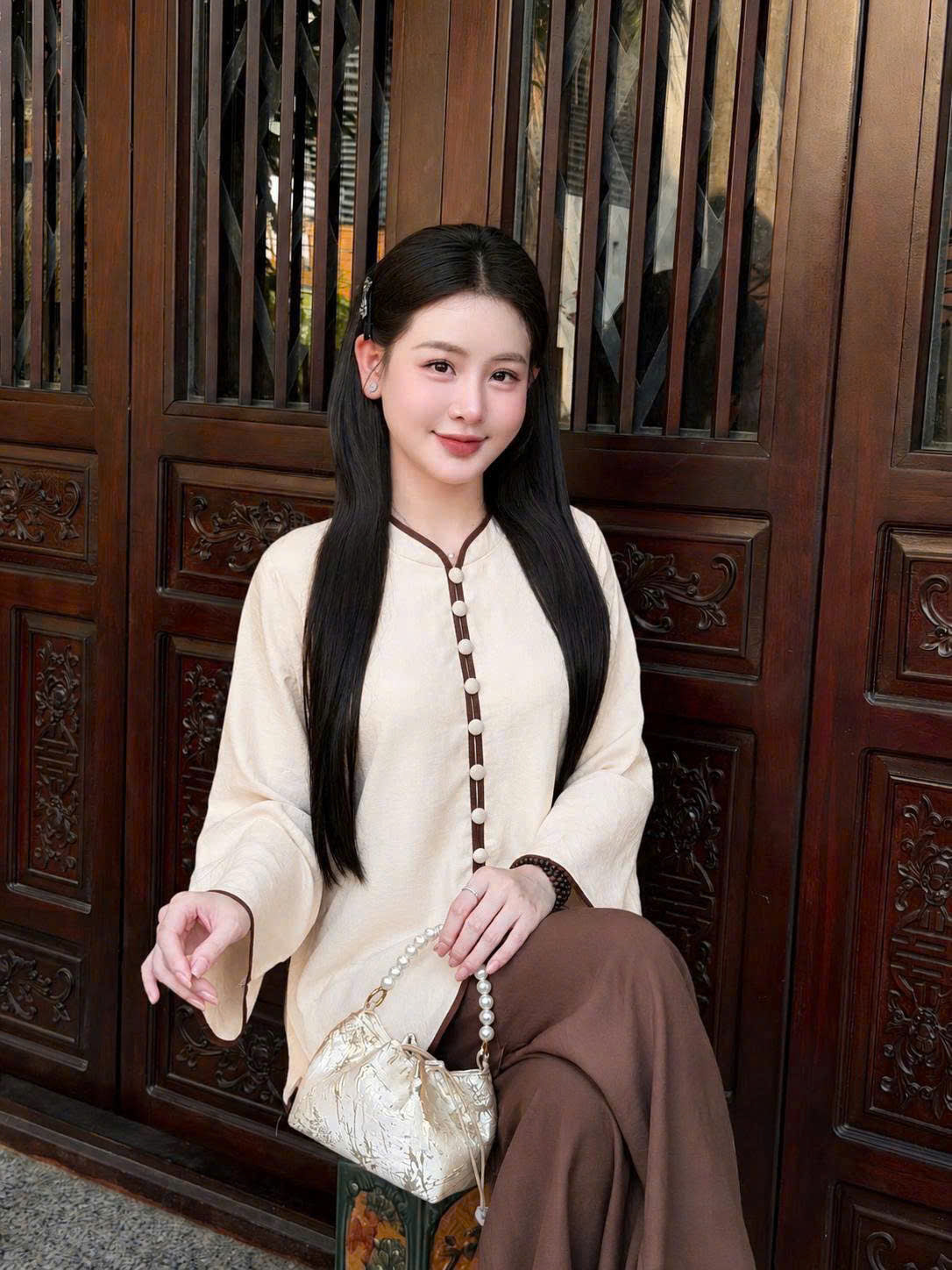 BB316 - Bộ bà ba đũi hàn màu trắng