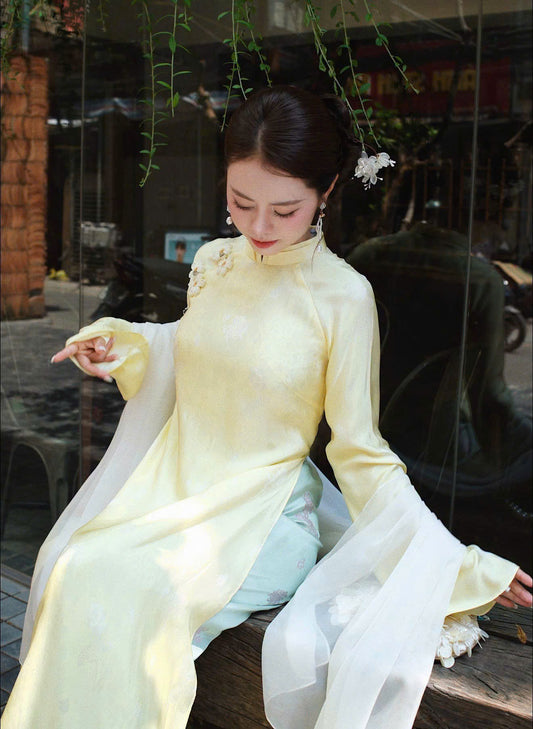 K205 5643 Áo only no pants - Áo dài dáng suông 4 tà lót ren màu vàng nhạt