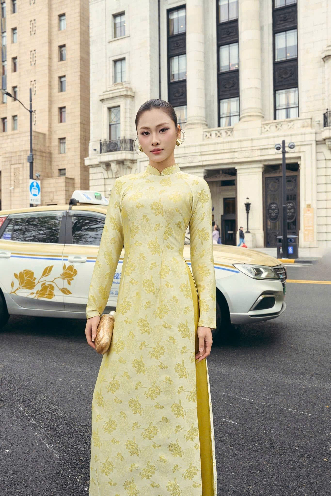 K287 Áo only no pants - Áo dài chiết eo lụa gấm thiên hương màu vàng nhạt