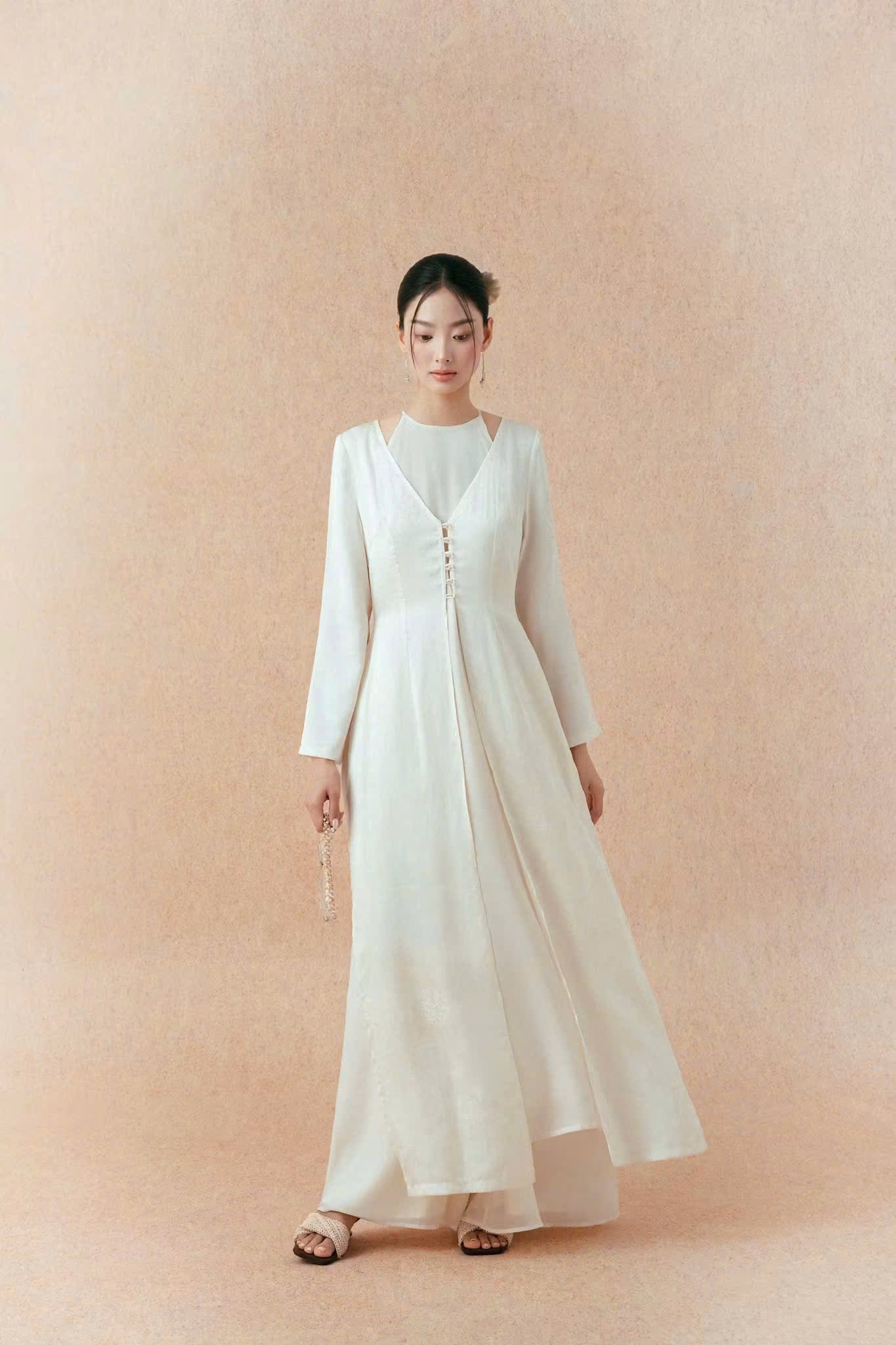 Y113 6160 - Only choàng lụa tằm dạ cúc màu kem
