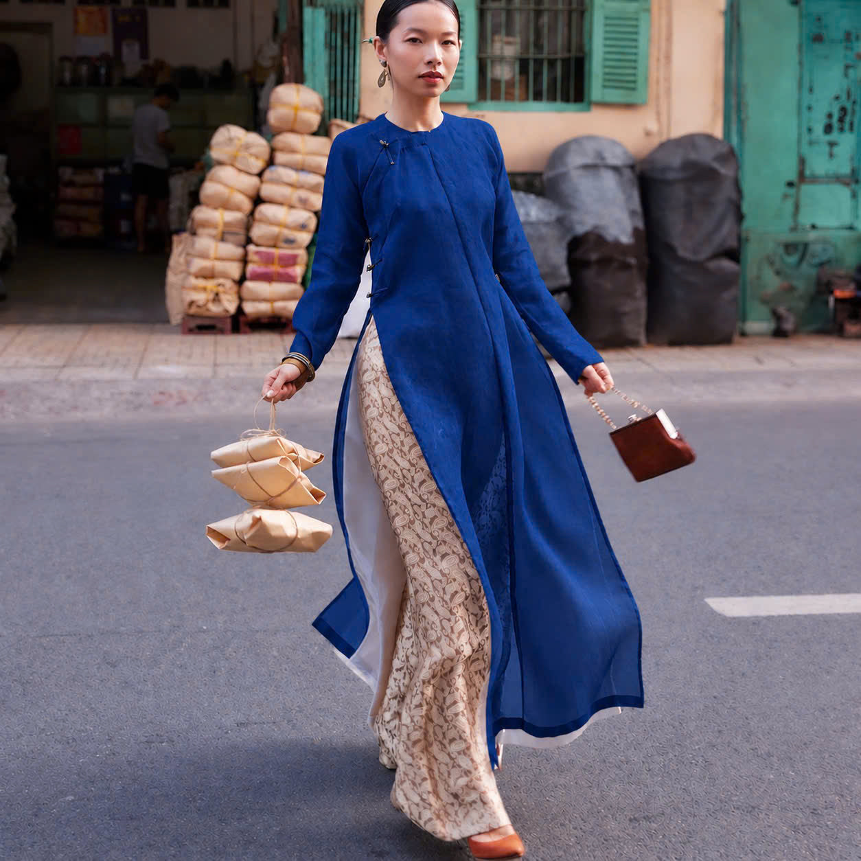 K324 6180 Áo only no pants - Áo dài dáng suông tơ óng 4 tà màu xanh coban