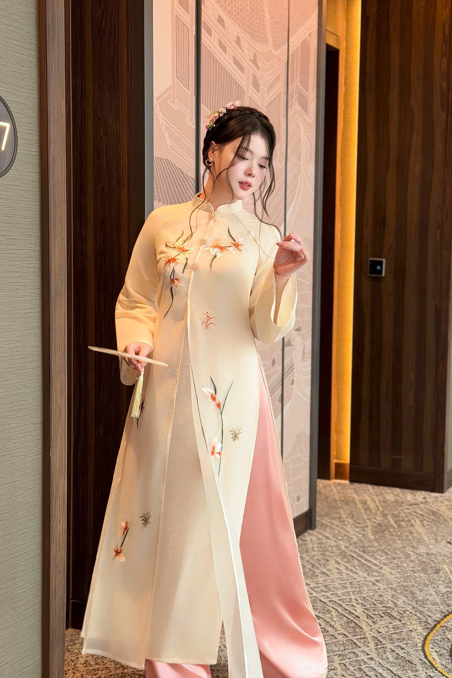 K329 Áo + quần - Áo dài tứ thân 3 tà thêu màu kem
