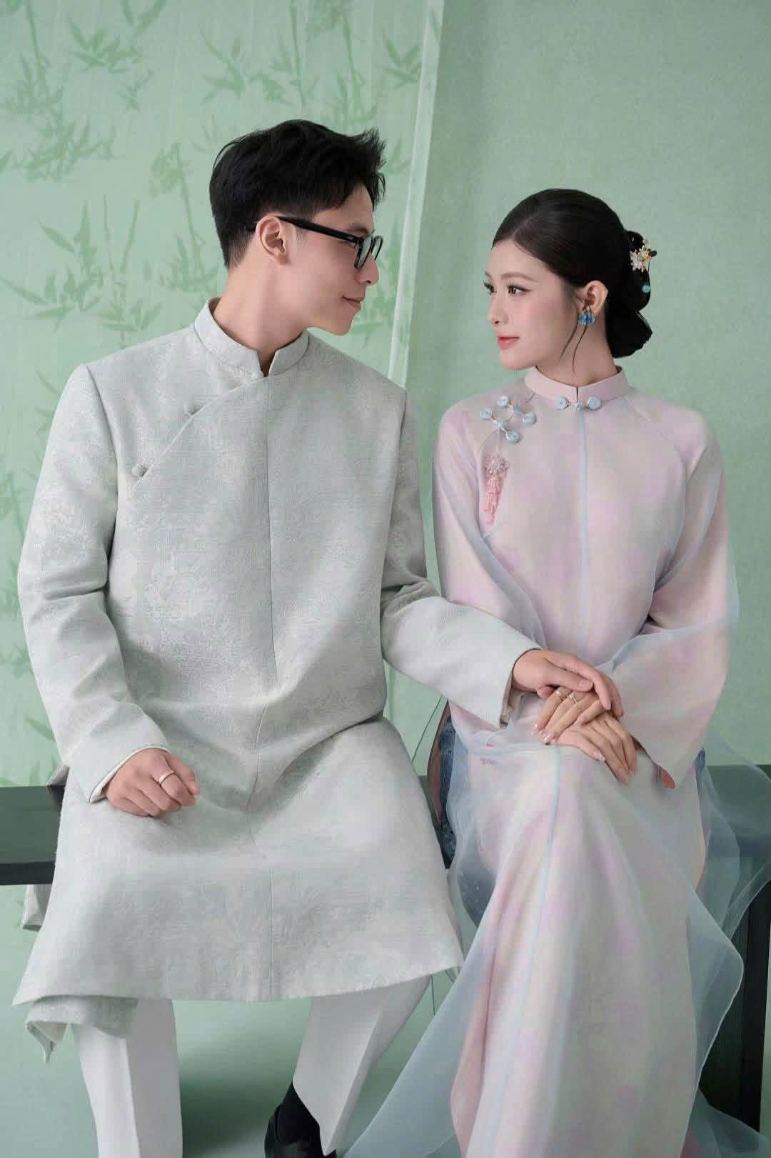 B240 6403 - Áo dài nam gấm trơn