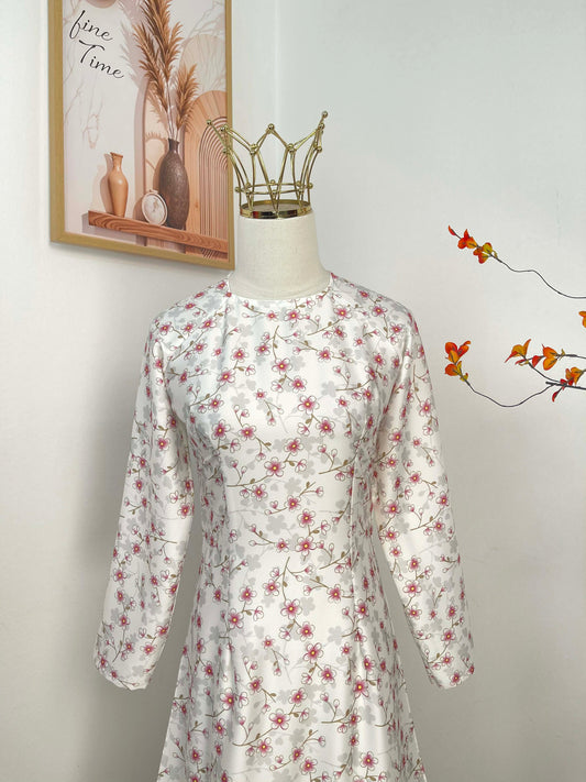 H479 1959 Áo only - Áo dài lụa ánh sao màu trắng hoa nhí hồng