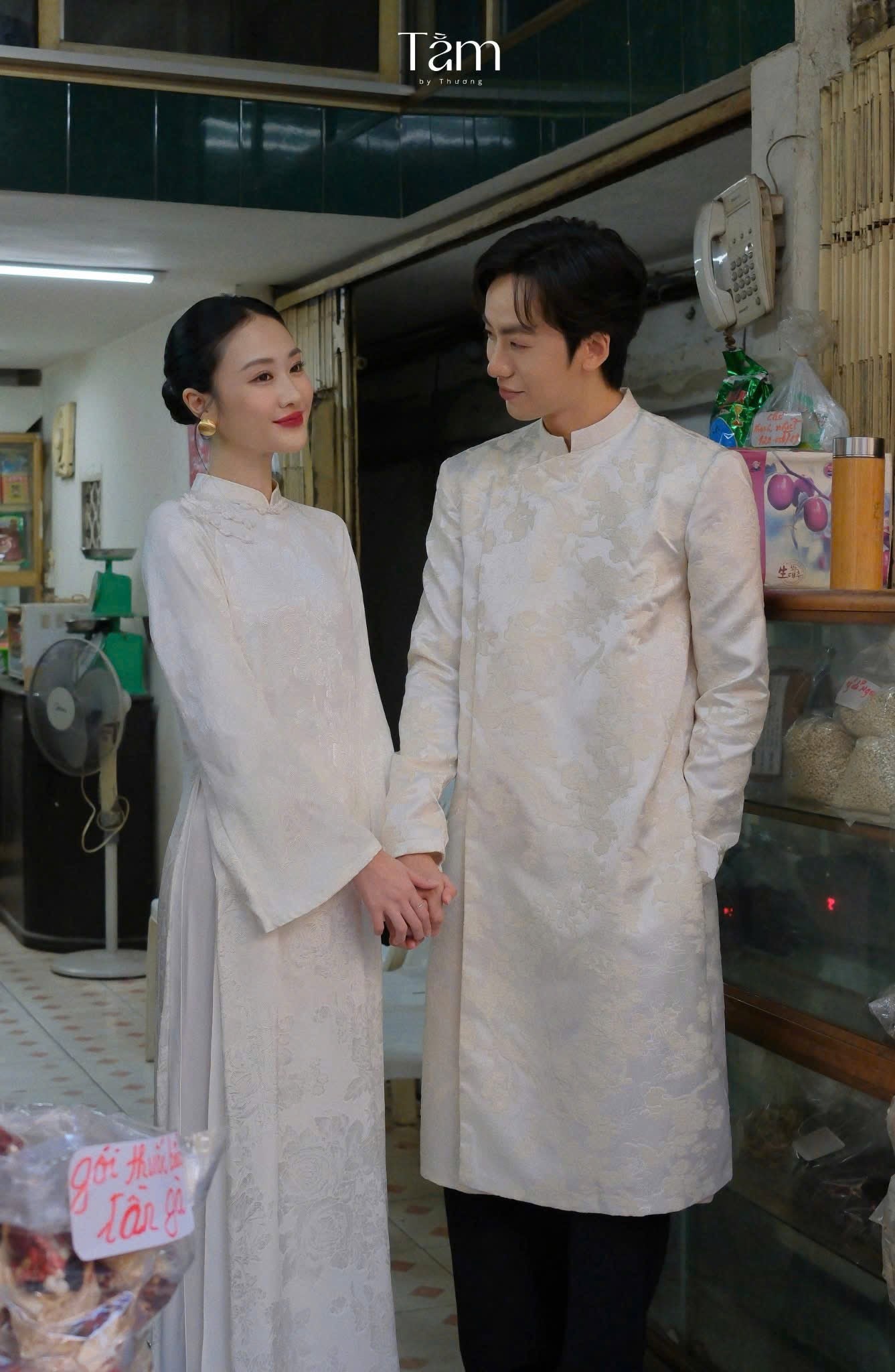 K352 6387 Áo only no pants - Áo dài dáng suông 4 tà tơ hoa trắng cao cấp