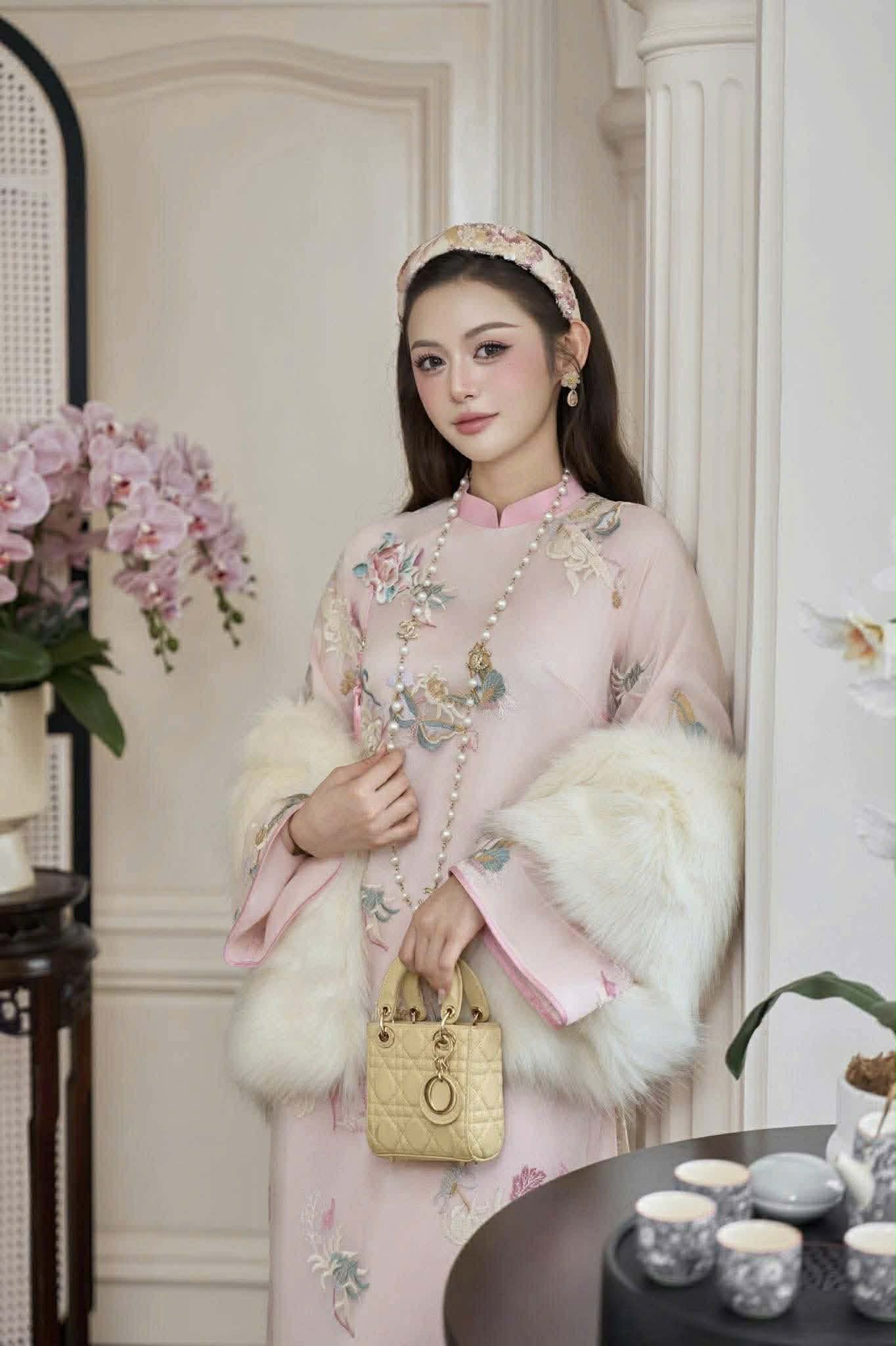 M532 3551 Áo + quần lụa hồng - Áo dài tơ thêu 4 tà màu trắng kem