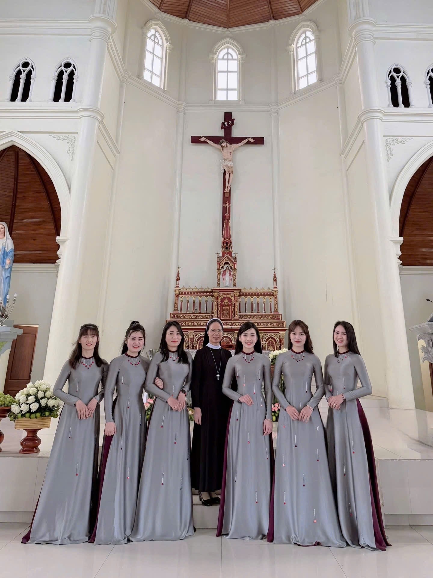 H184 1302 Áo only - Áo dài lụa ruby đính kết