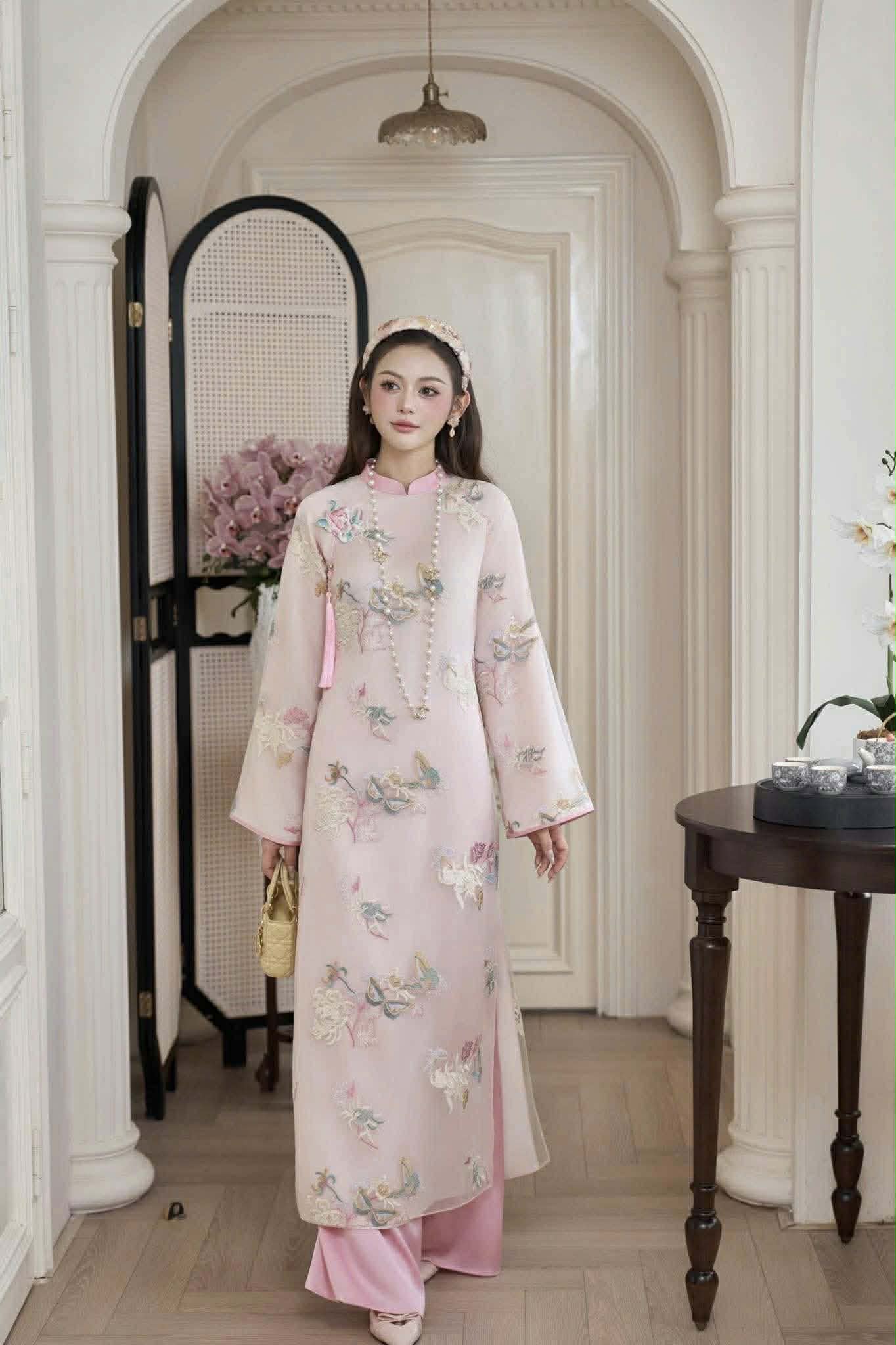M532 3551 Áo + quần lụa hồng - Áo dài tơ thêu 4 tà màu trắng kem