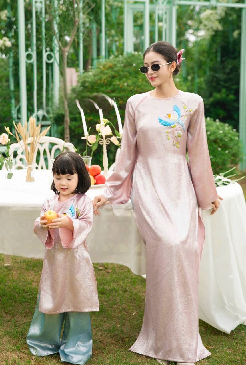 TA25 5511 Áo only no pants - Áo dài dáng suông lụa nhũ paris thêu ruy băng