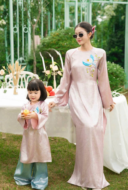 TA25 5511 Áo only no pants - Áo dài dáng suông lụa nhũ paris thêu ruy băng