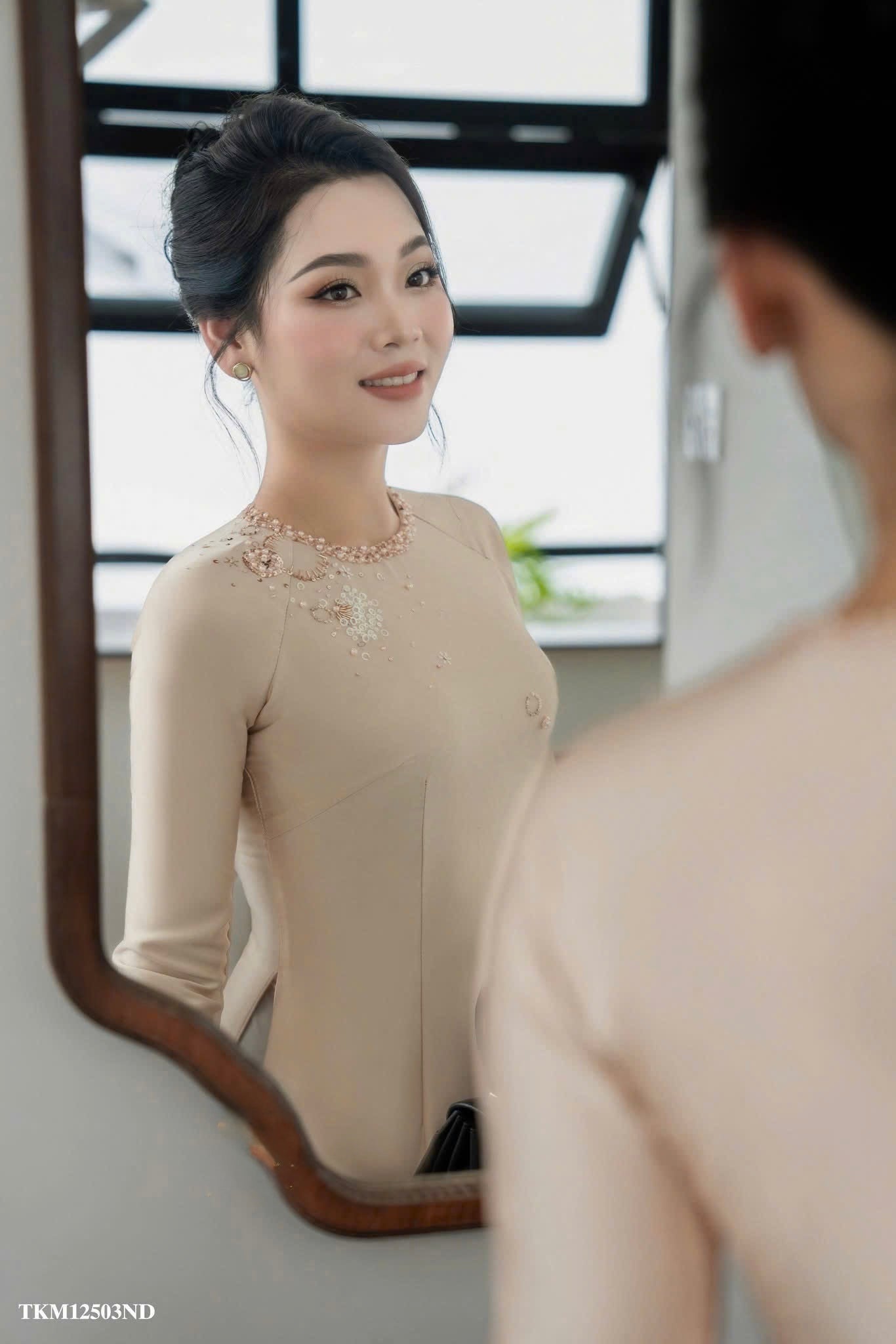 S375 Áo only no pants - Áo dài dáng truyền thống chiết li eo lụa ruby thiết kế đính kết màu da