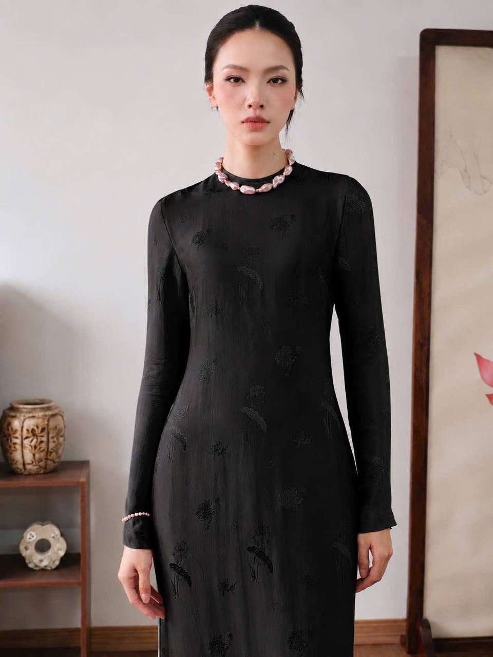 V58 - Đầm dài tay lụa nha xá màu đen