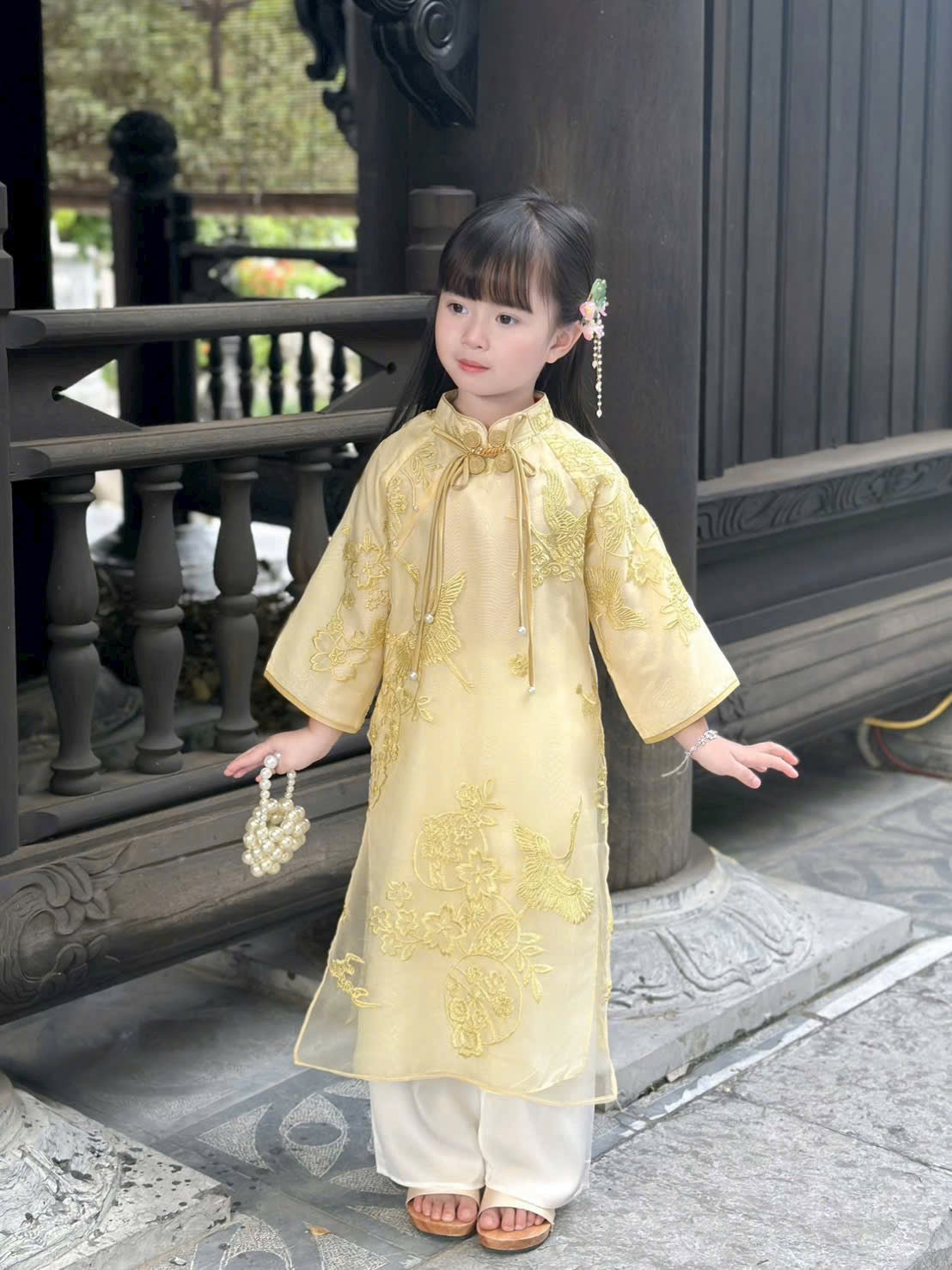 BG708 -2140 áo + quần - Áo dài bé gái tơ thêu hạc màu vàng