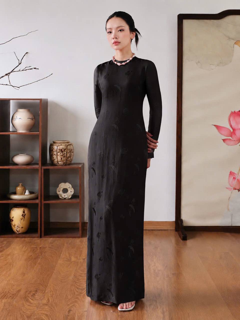 V58 - Đầm dài tay lụa nha xá màu đen