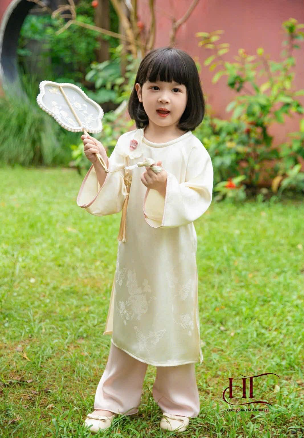 BG621 1762 Áo + quần - Áo dài bé gái + quần kèm hoa cài áo