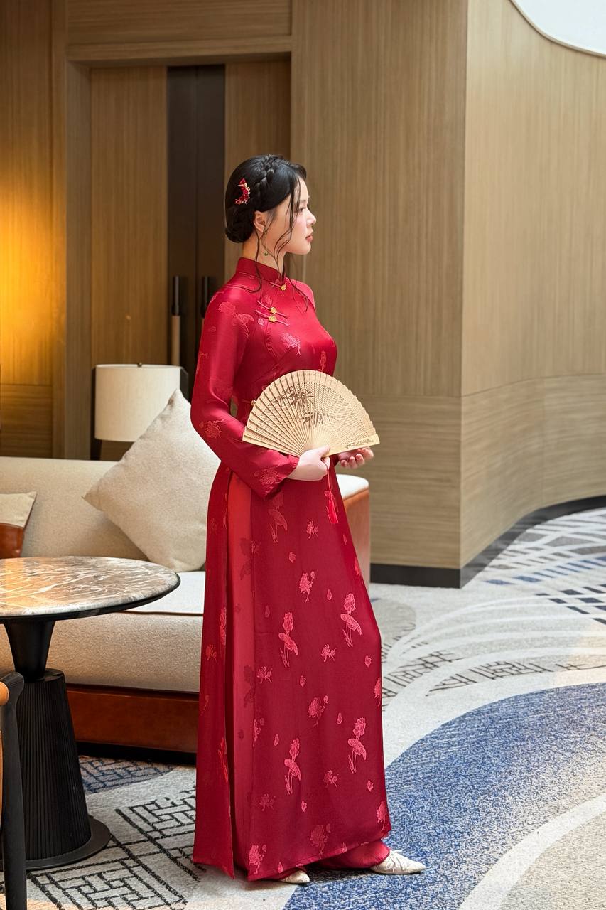 K242 Áo + quần cùng chất - Áo dài chiết eo 2 tà lụa tằm sen dạ cúc màu đỏ