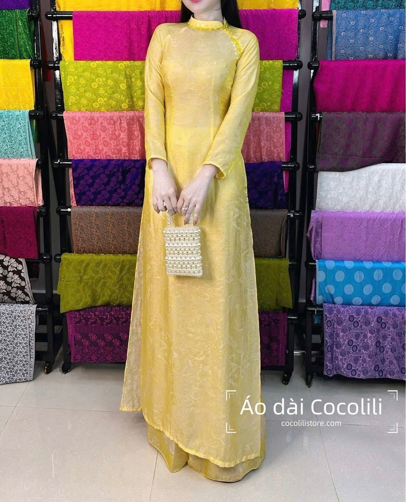 M374 Áo + quần tằm - Áo dài dáng truyền thống chiết li 2 tà màu vàng đính kết