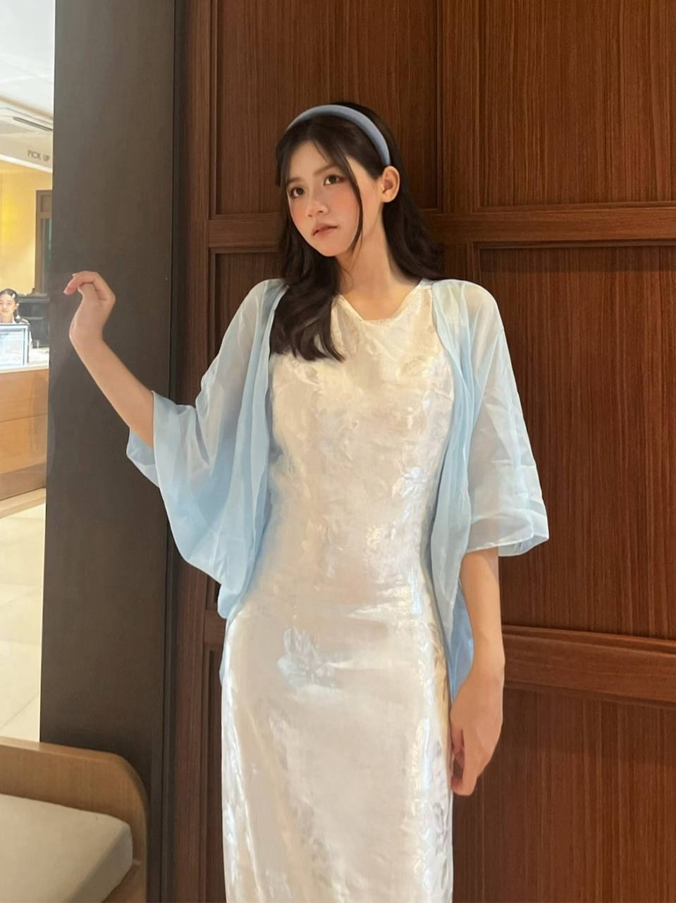 K234 - Đầm sát nách màu trắng lụa tằm