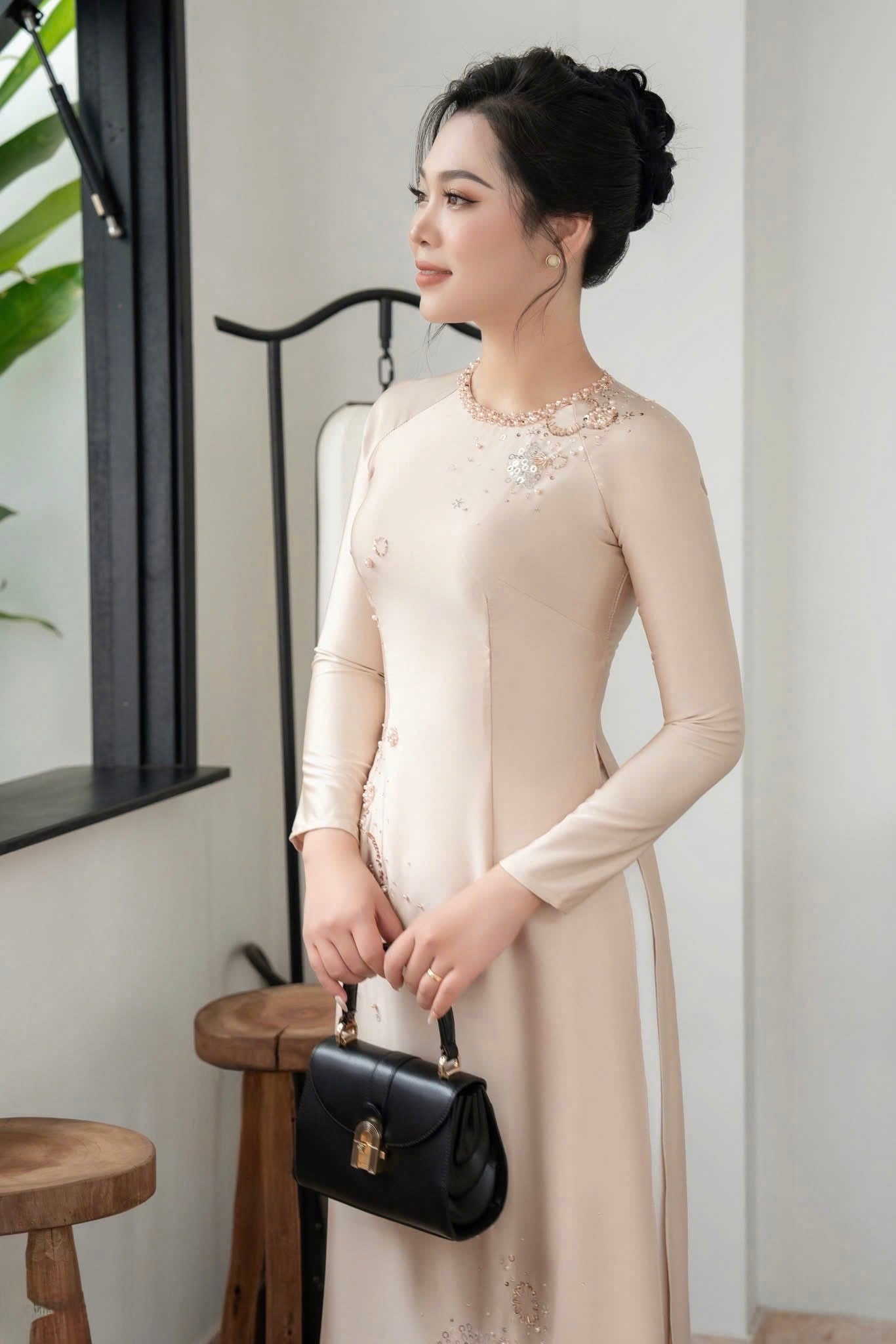 S375 Áo only no pants - Áo dài dáng truyền thống chiết li eo lụa ruby thiết kế đính kết màu da