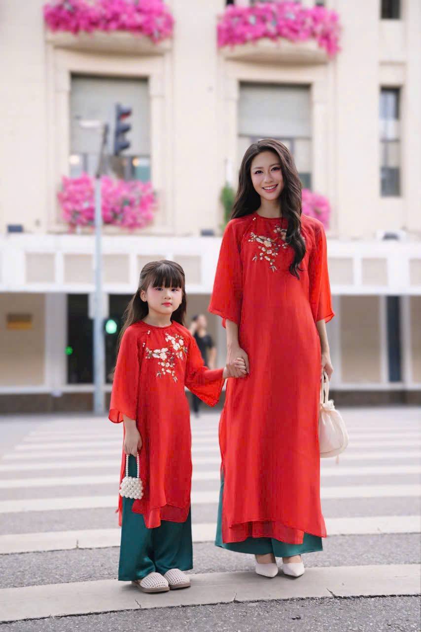 TA21 Áo only no pants - Áo dài cách tân tơ 4 tà thêu hoa màu đỏ