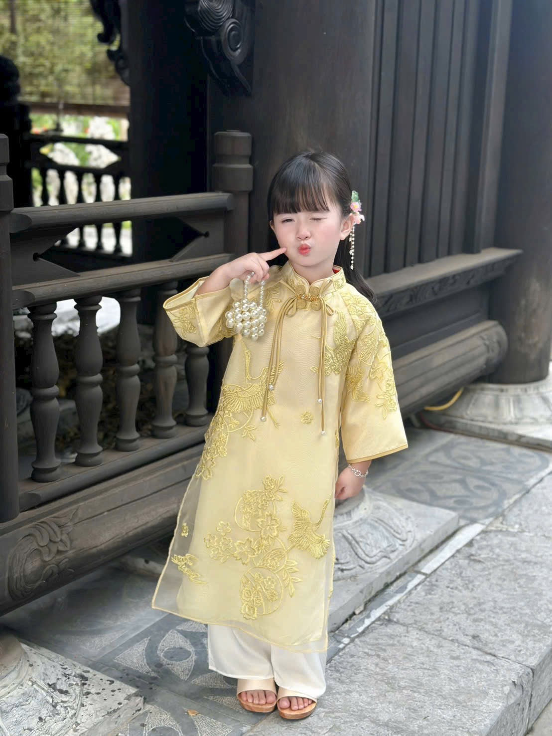 BG708 -2140 áo + quần - Áo dài bé gái tơ thêu hạc màu vàng