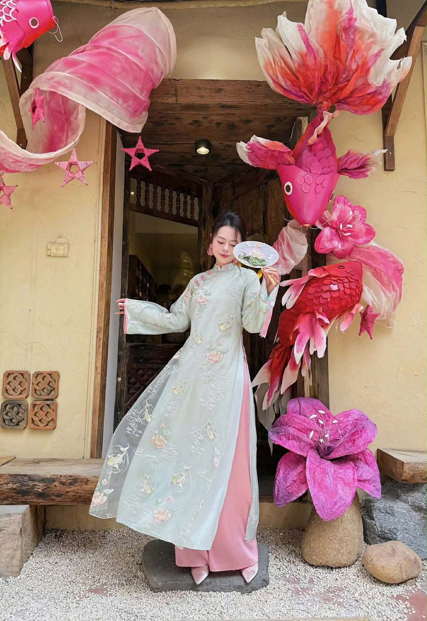 H152 Áo + quần - Áo dài tơ thêu 4 tà màu xanh ngọc + quần hồng phấn