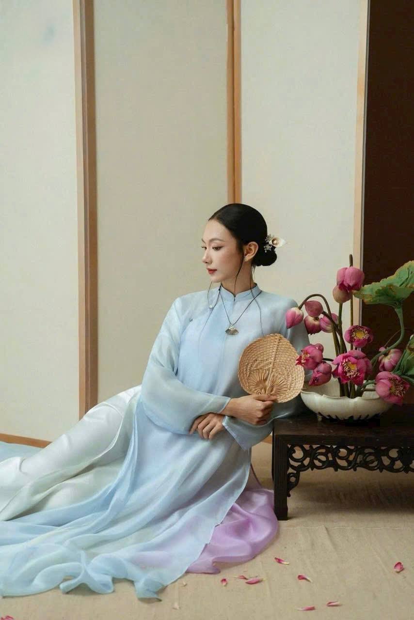 K180 5697 Áo + áo choàng (no pants) - Áo dài dáng suông tơ óng