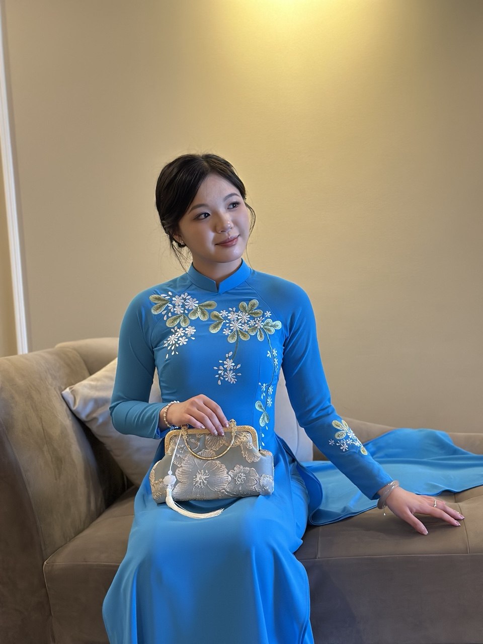 C72 5074 Áo + quần chiffon - Áo dài chiffon 4 tà màu xanh đức mẹ thêu hoa