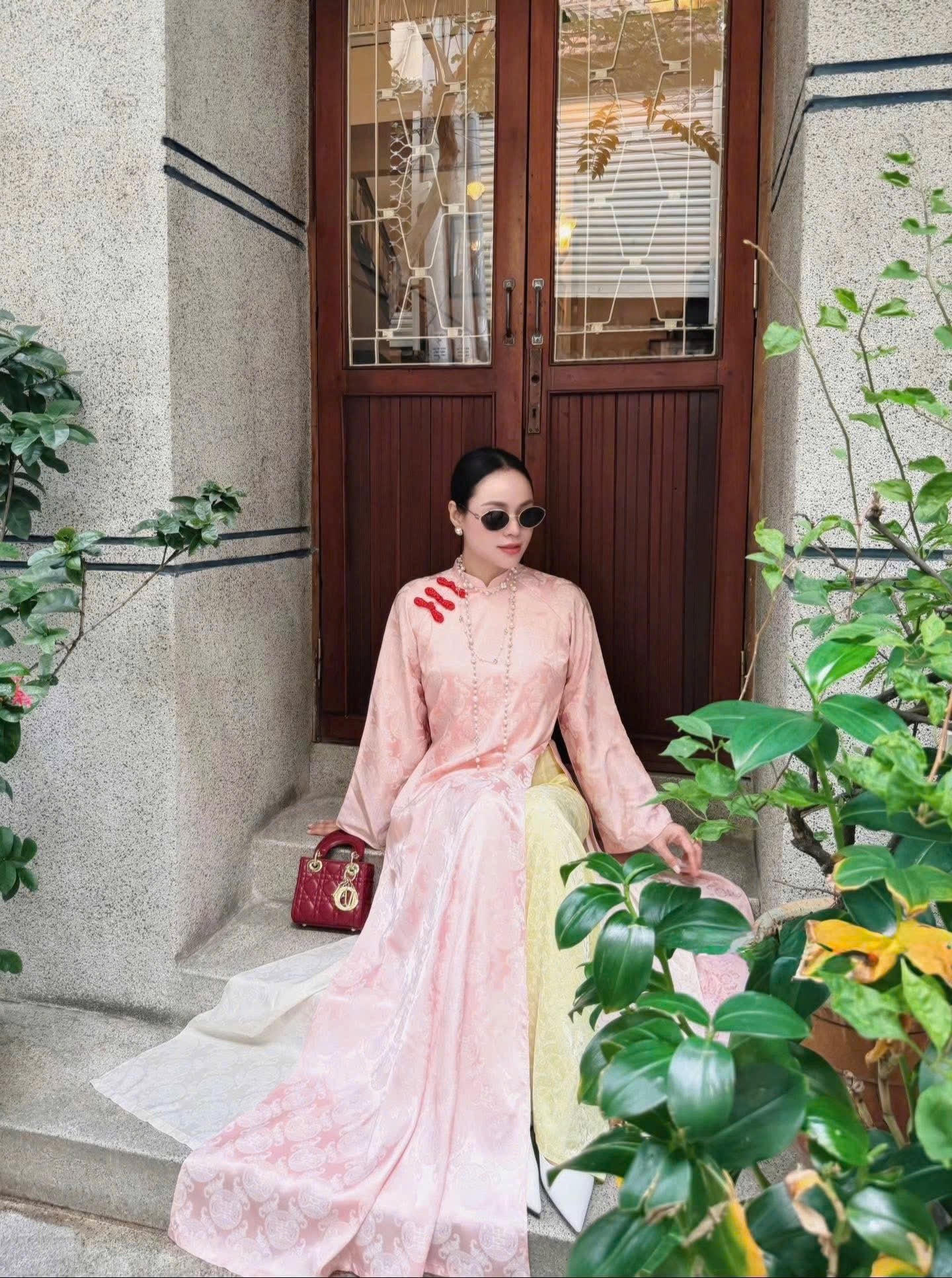 M255 2082 Áo + quần - Áo dài dáng suông 4 tà gấm thọ dơi kèm quần cùng chất