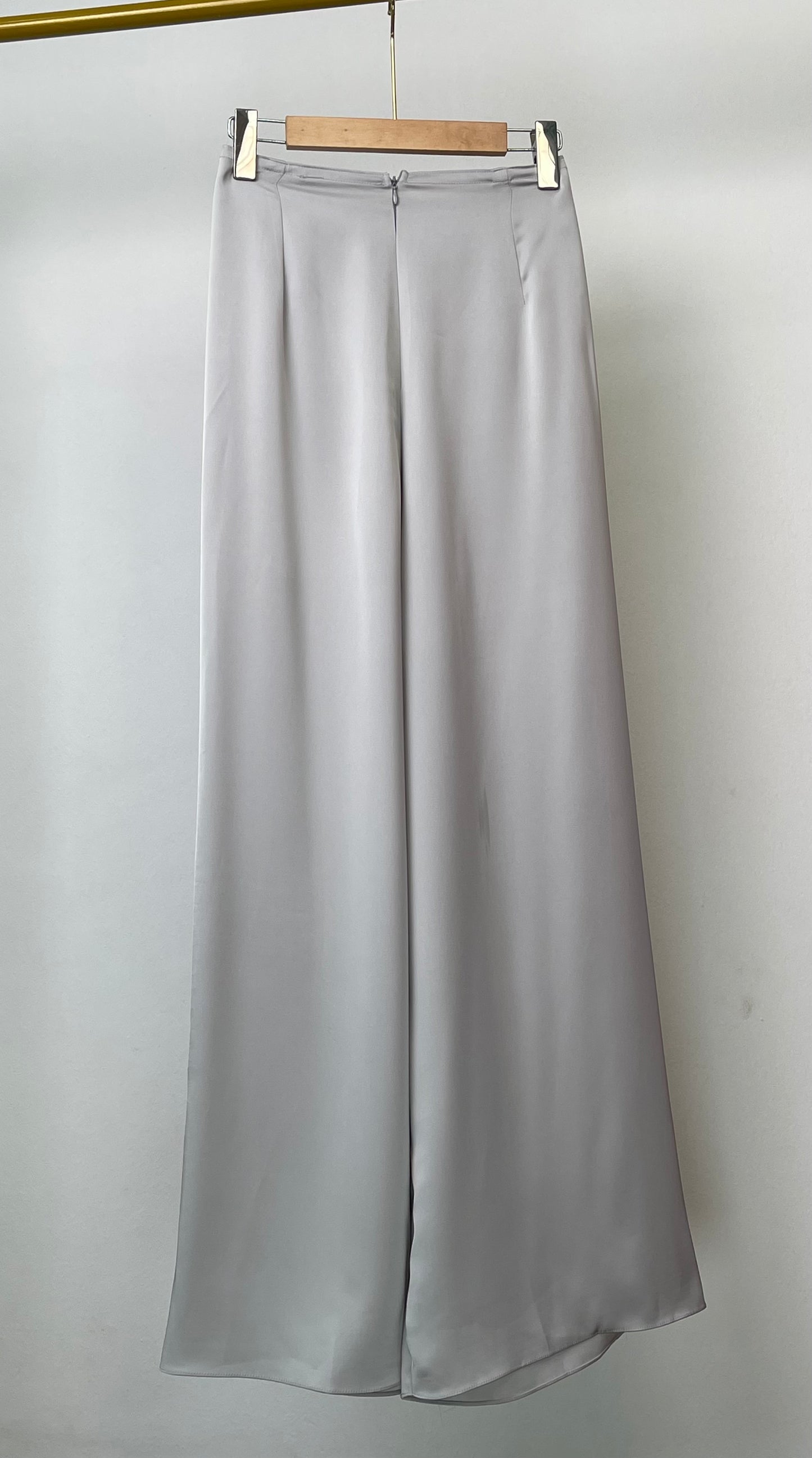 3844 Quần suông lụa tô châu màu silver xám bạc