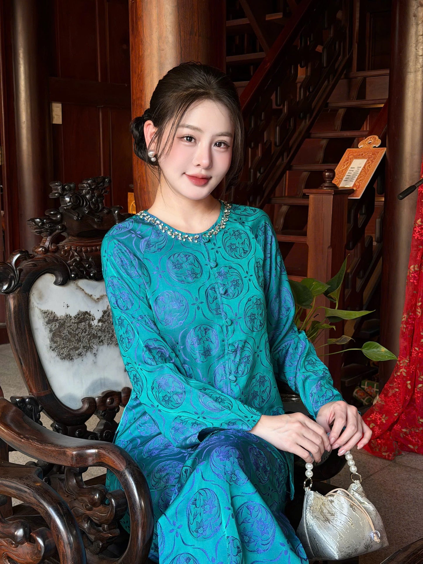 BB83  BB47 3262 - Set bà ba lụa tằm ánh kim tencel hoa thuỷ tiên màu xanh cổ vịt cổ đính đá