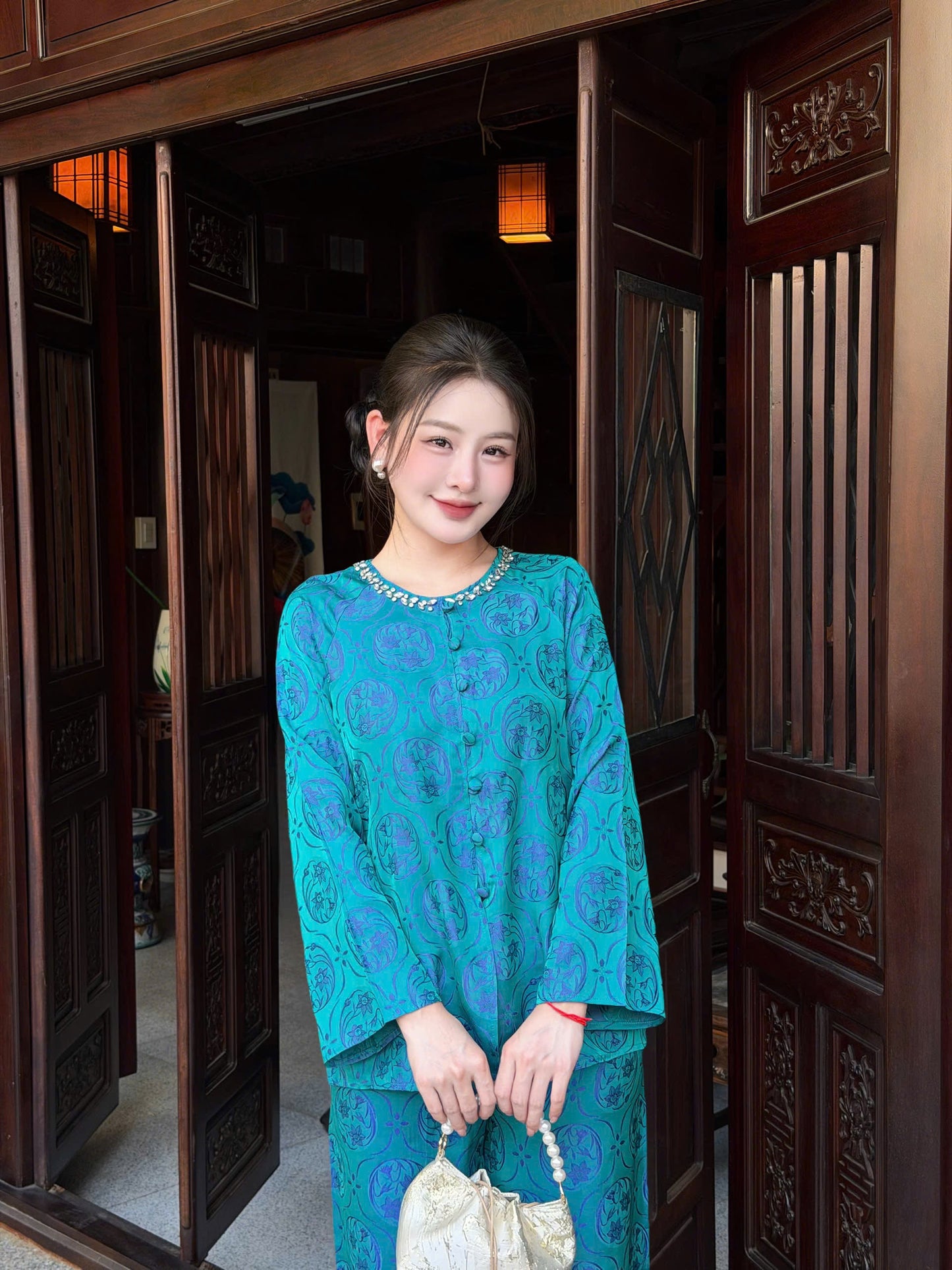 BB83  BB47 3262 - Set bà ba lụa tằm ánh kim tencel hoa thuỷ tiên màu xanh cổ vịt cổ đính đá